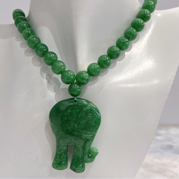 Green Jade Carved Elephant Sterling Silver Magnetic Clasp Necklace - Picture 2 of 11